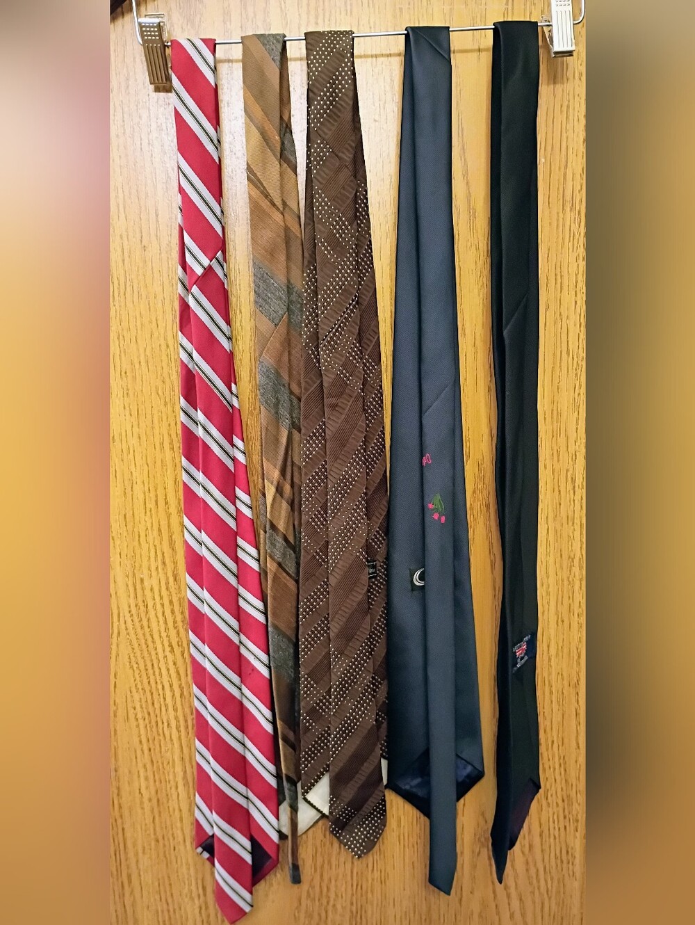 Set of Five Men's  Vintage Neckties in Black, Navy, Brown & Red Stripes - Picture 4 of 7